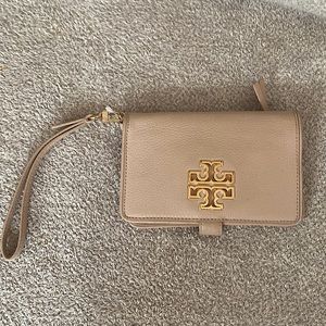 Tory Burch Britten Smart Phone Wallet Wristlet - Light Oak